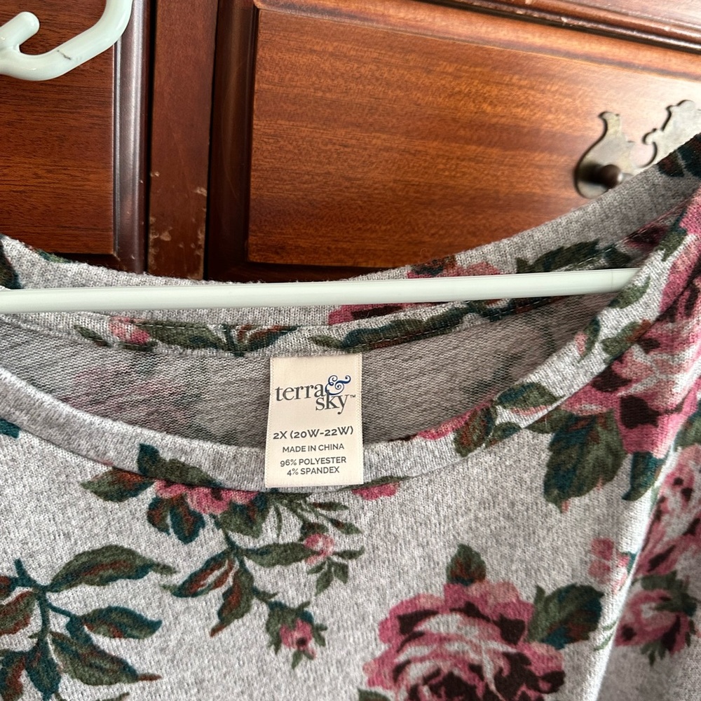 Terra & Sky Heather Gray Floral Plus Size Top with Pink Roses